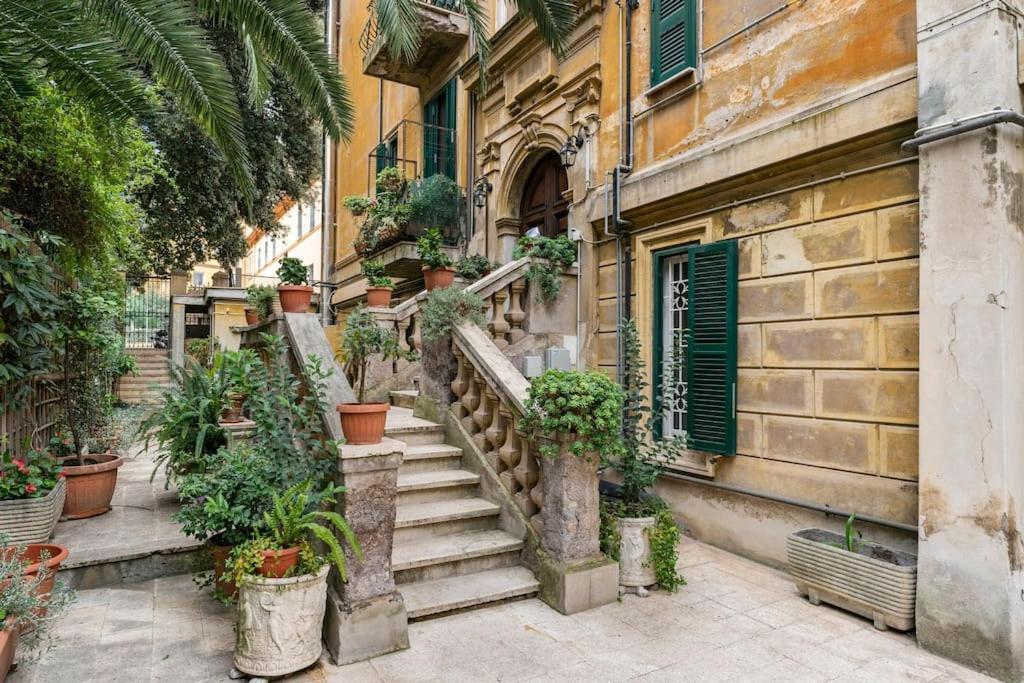 Walking To Trastevere Di Marialaura Aragno Рим Екстериор снимка